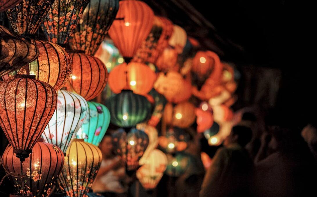 Winiw feiert das Leuchten des Laternenfestivals!